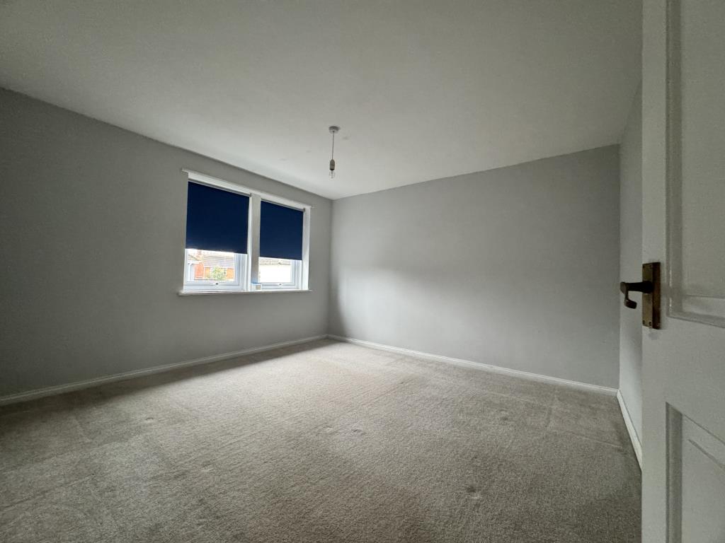 Lot: 86 - TWO-BEDROOM HOUSE FOR IMPROVEMENT - Primary Bedroom